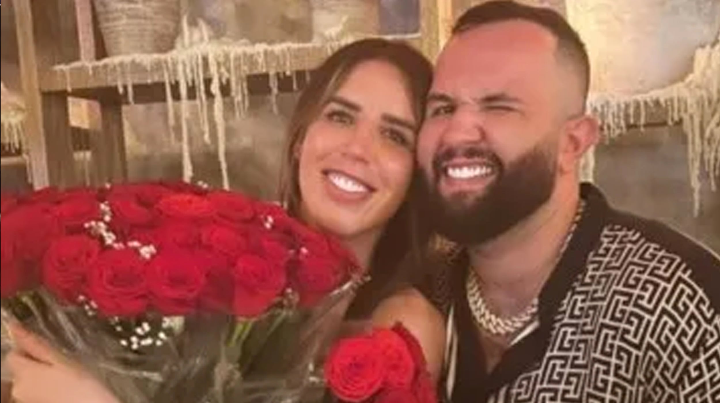 carin leon esposa portada